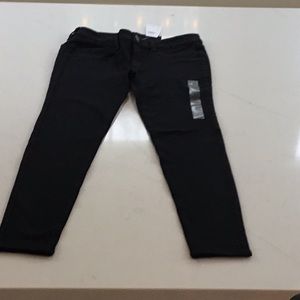 NWT American Eagle black low rise jegging . Size 6